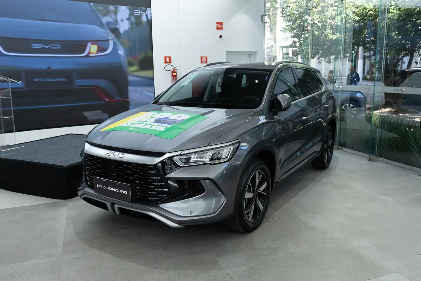 BYD Song Pro cinza/prata em imagem oficial de divulgação da fabricante